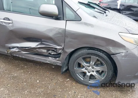 2017 Toyota Sienna Se 8 Passenger z USA, uszkodzony, nr VIN 5TDXZ3DC7HS793784